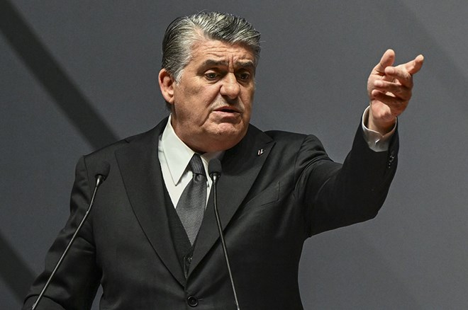 Beşiktaş milli yıldızı renklerine bağlıyor