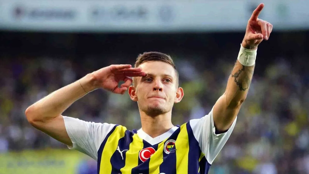 Sebastian Szymanski’ye 4 Dev Kulüpten Resmi Teklif! Fenerbahçe Karar Aşamasında